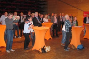 Partijen ‘kruisen de degens’ tijdens Politiek Café in De Meerpaal